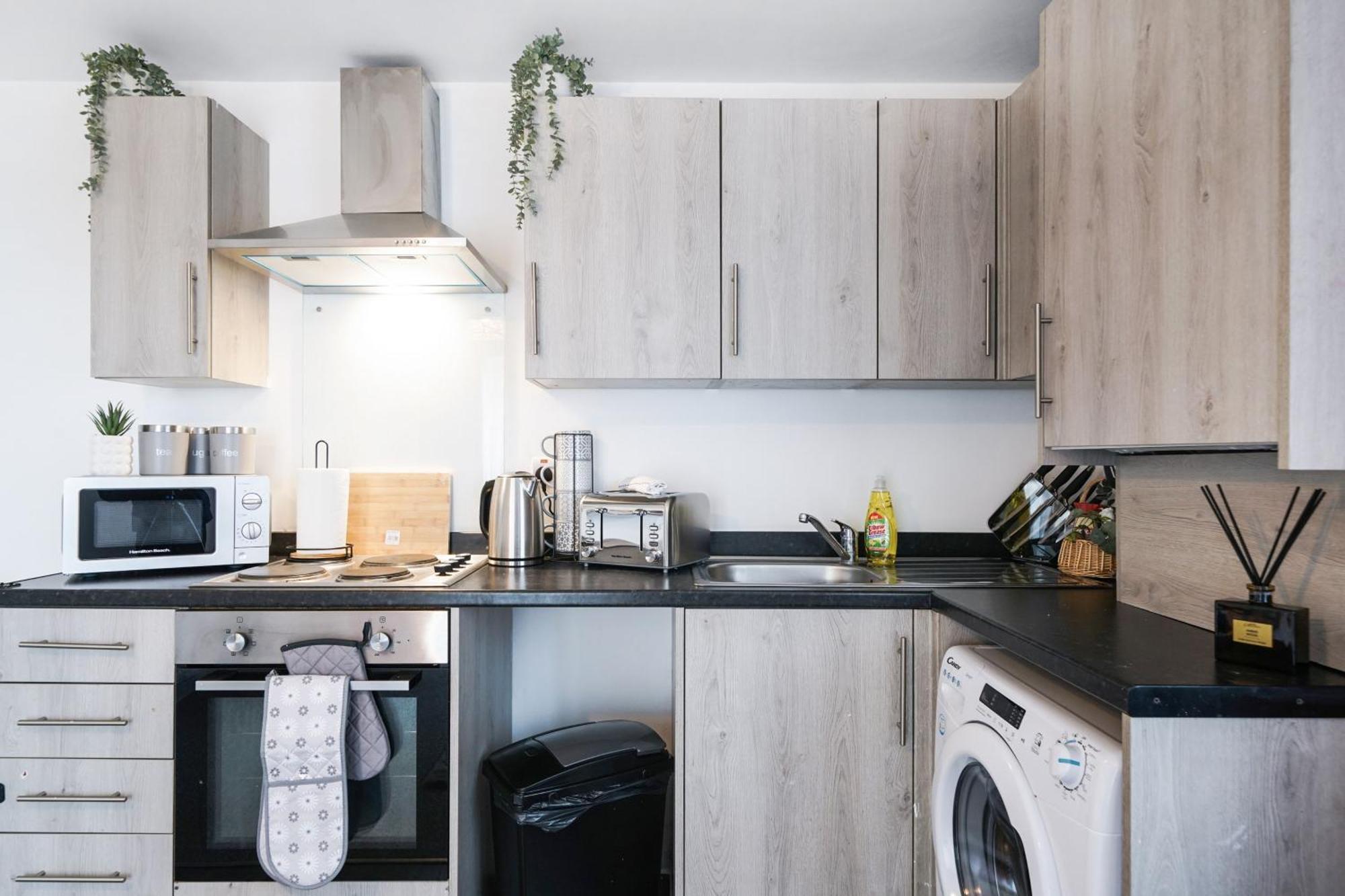 Affordable 1 & 2 Bed In Slough, Great Heathrow Location Colnbrook