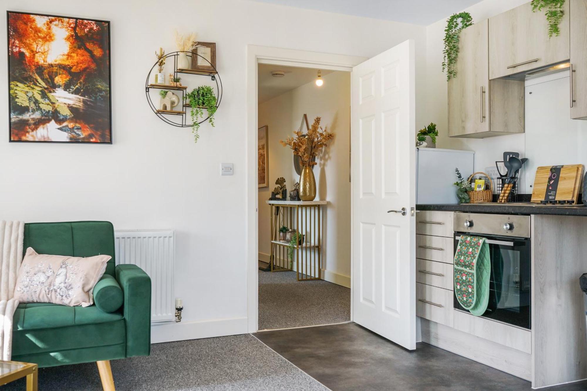 Apartment Affordable 1 & 2 Bed In Slough, Great Heathrow Location Colnbrook