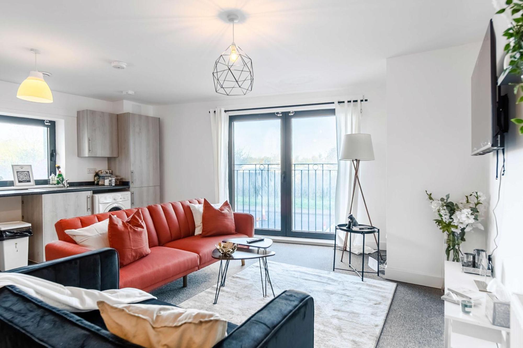 Apartment Affordable 1 & 2 Bed In Slough, Great Heathrow Location