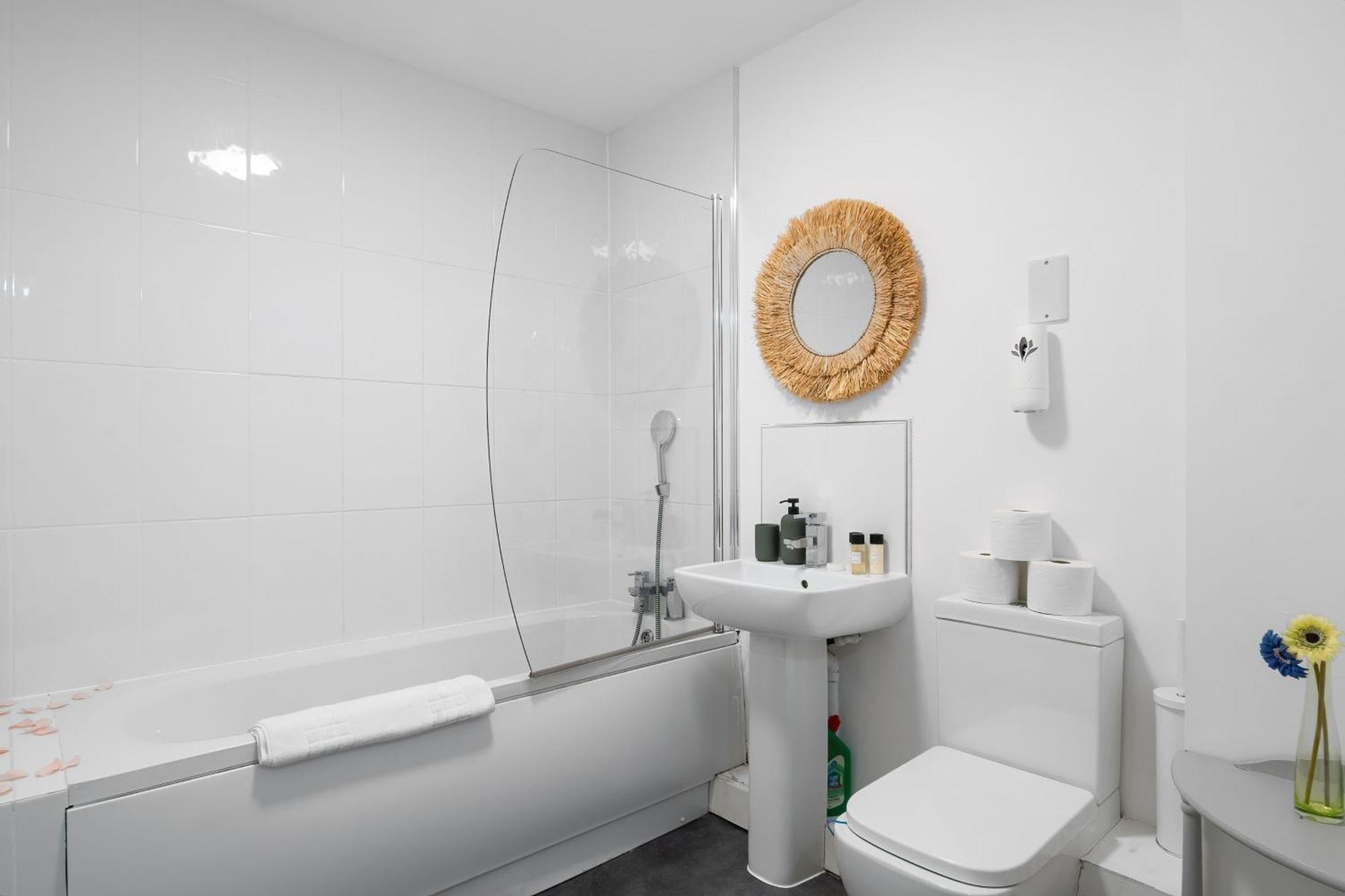 Affordable 1 & 2 Bed In Slough, Great Heathrow Location Apartment *