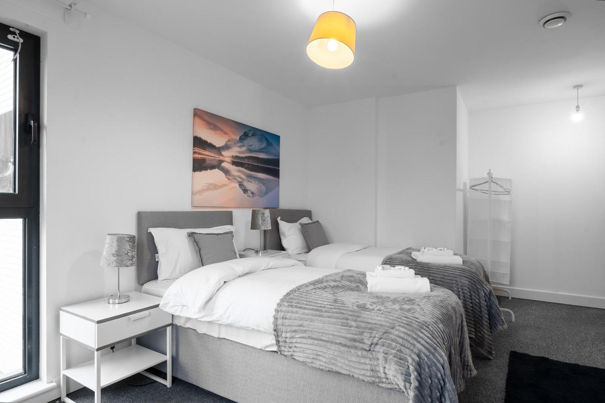 Apartment Affordable 1 & 2 Bed In Slough, Great Heathrow Location Colnbrook