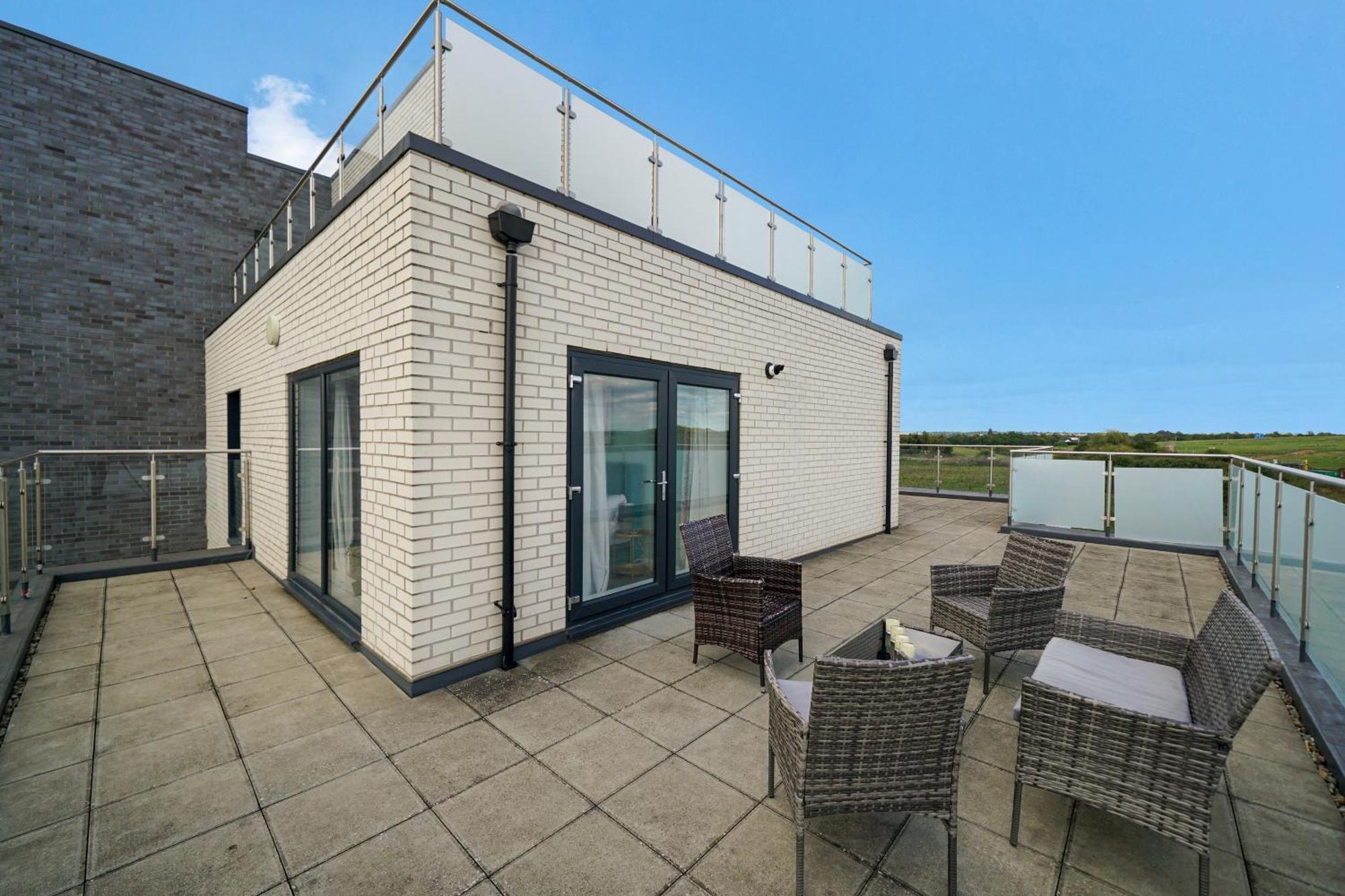 Affordable 1 & 2 Bed In Slough, Great Heathrow Location * Colnbrook