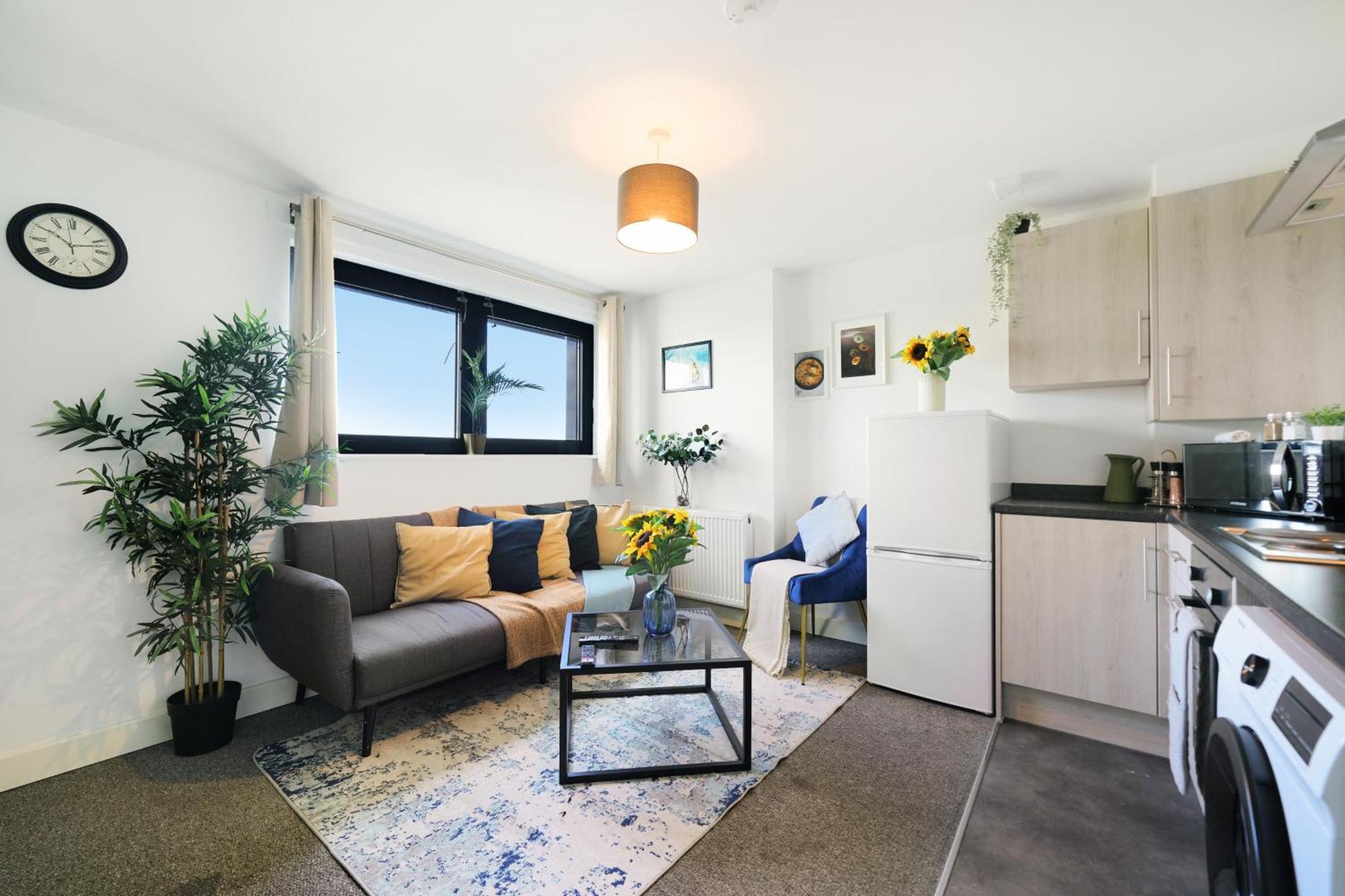 Apartment Affordable 1 & 2 Bed In Slough, Great Heathrow Location Colnbrook