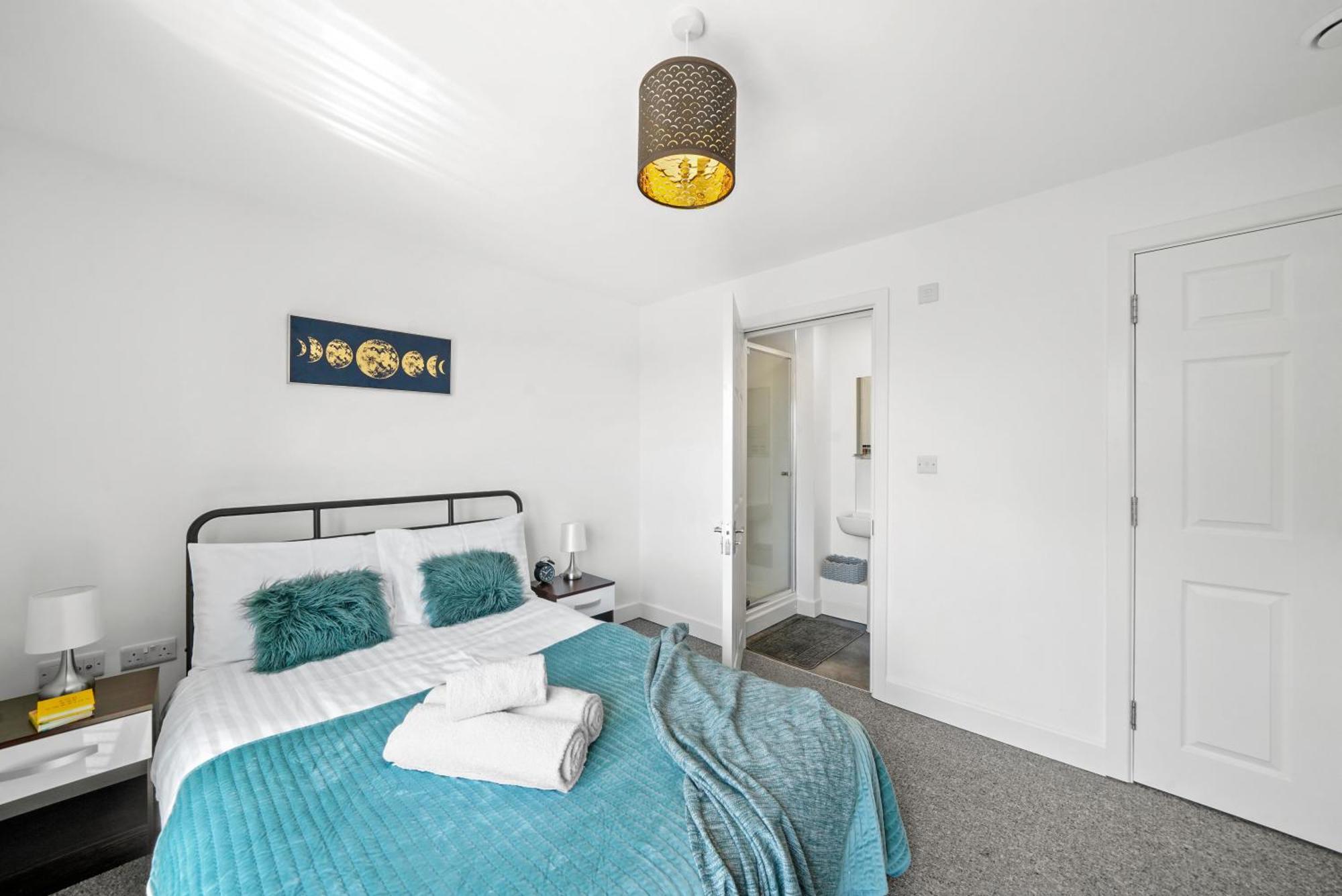 Apartment Affordable 1 & 2 Bed In Slough, Great Heathrow Location Colnbrook