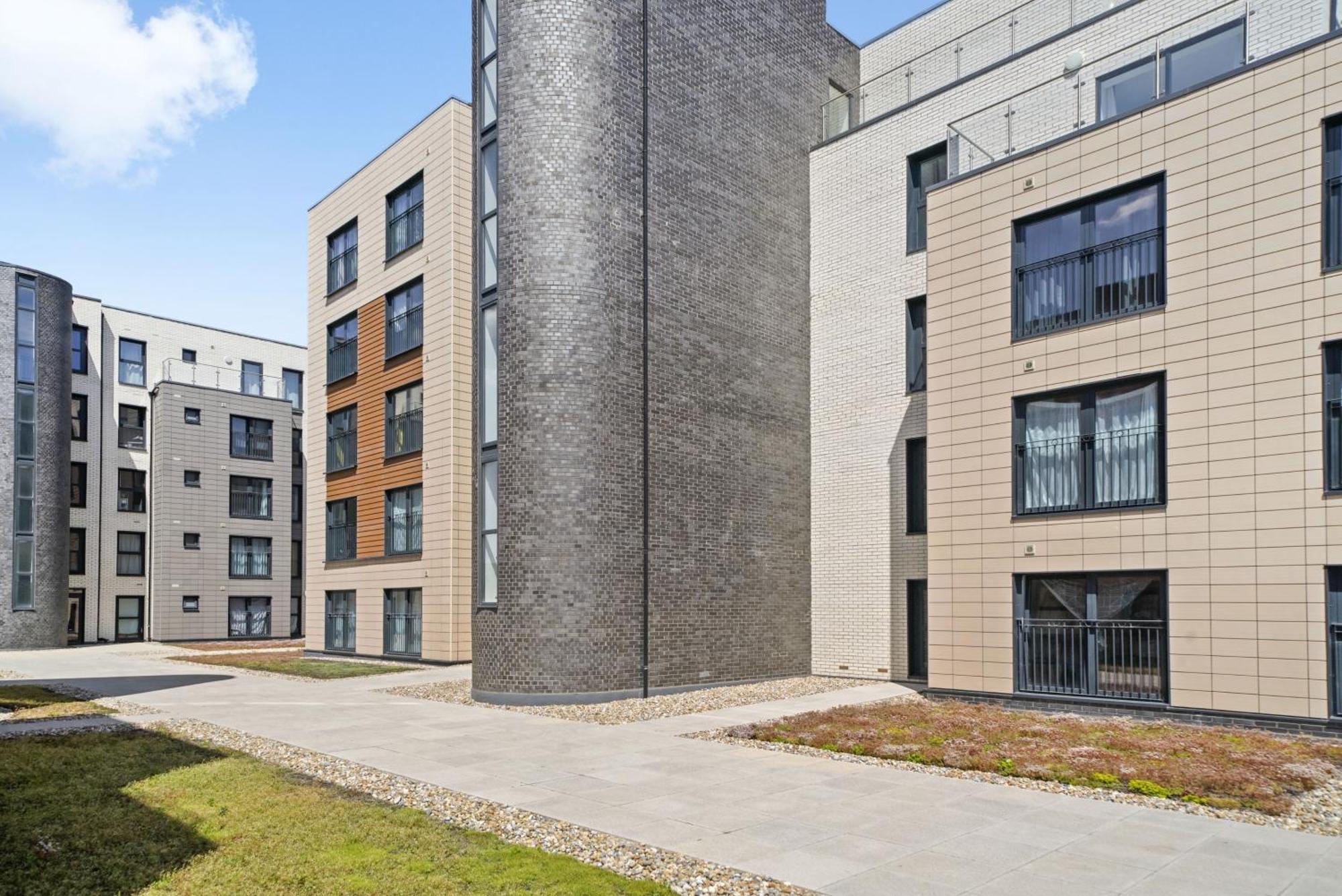 Affordable 1 & 2 Bed In Slough, Great Heathrow Location Colnbrook