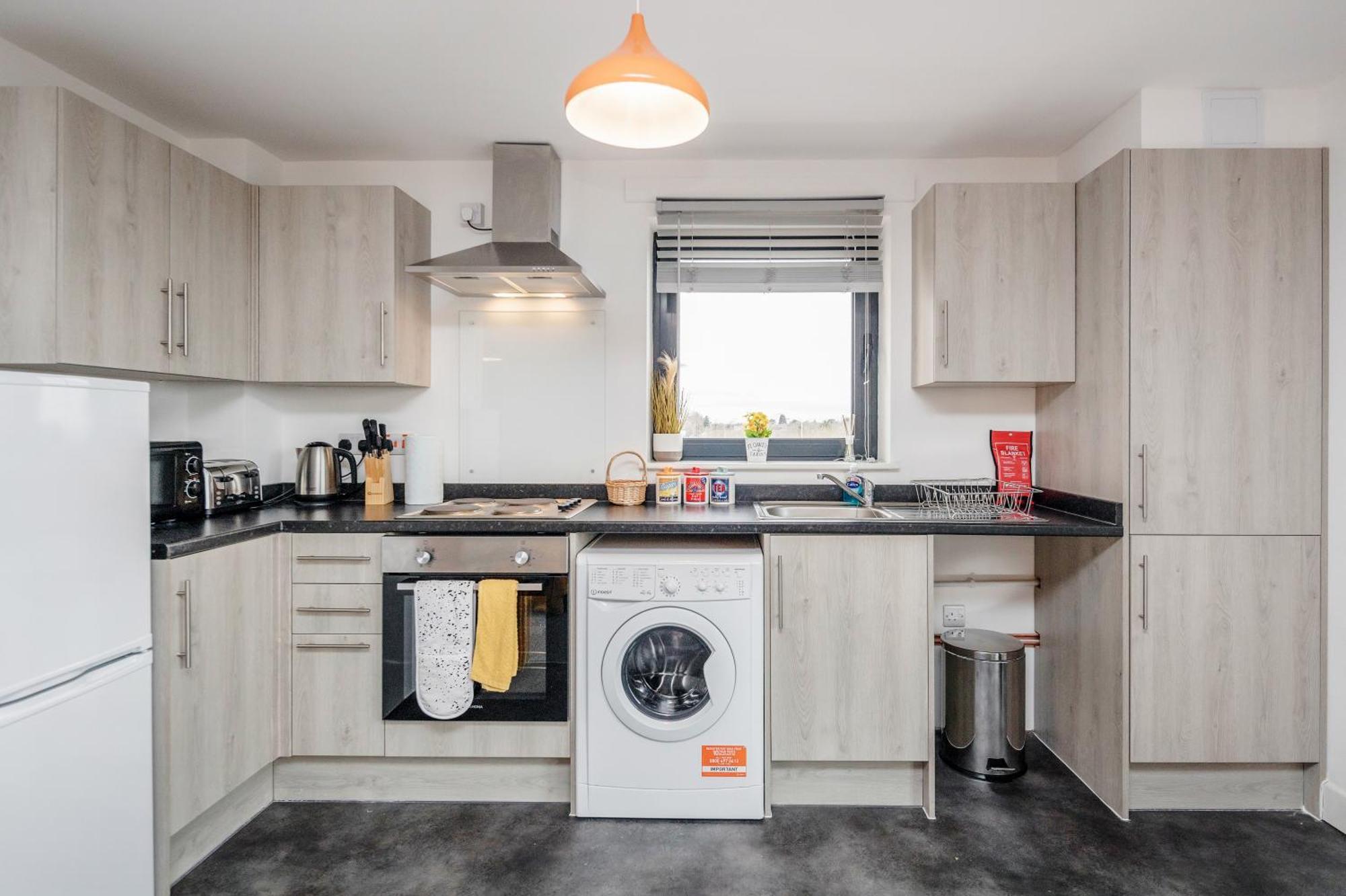Apartment Affordable 1 & 2 Bed In Slough, Great Heathrow Location Colnbrook