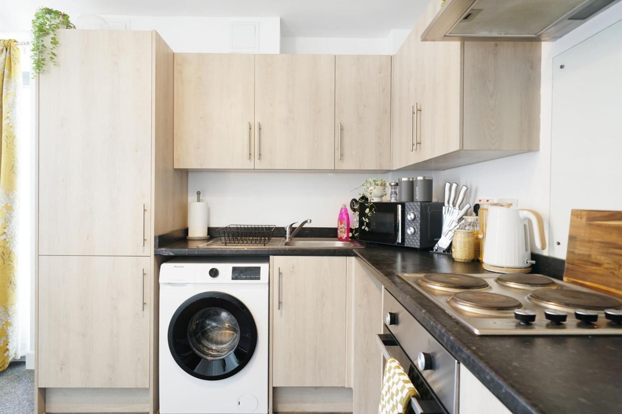 Affordable 1 & 2 Bed In Slough, Great Heathrow Location Colnbrook