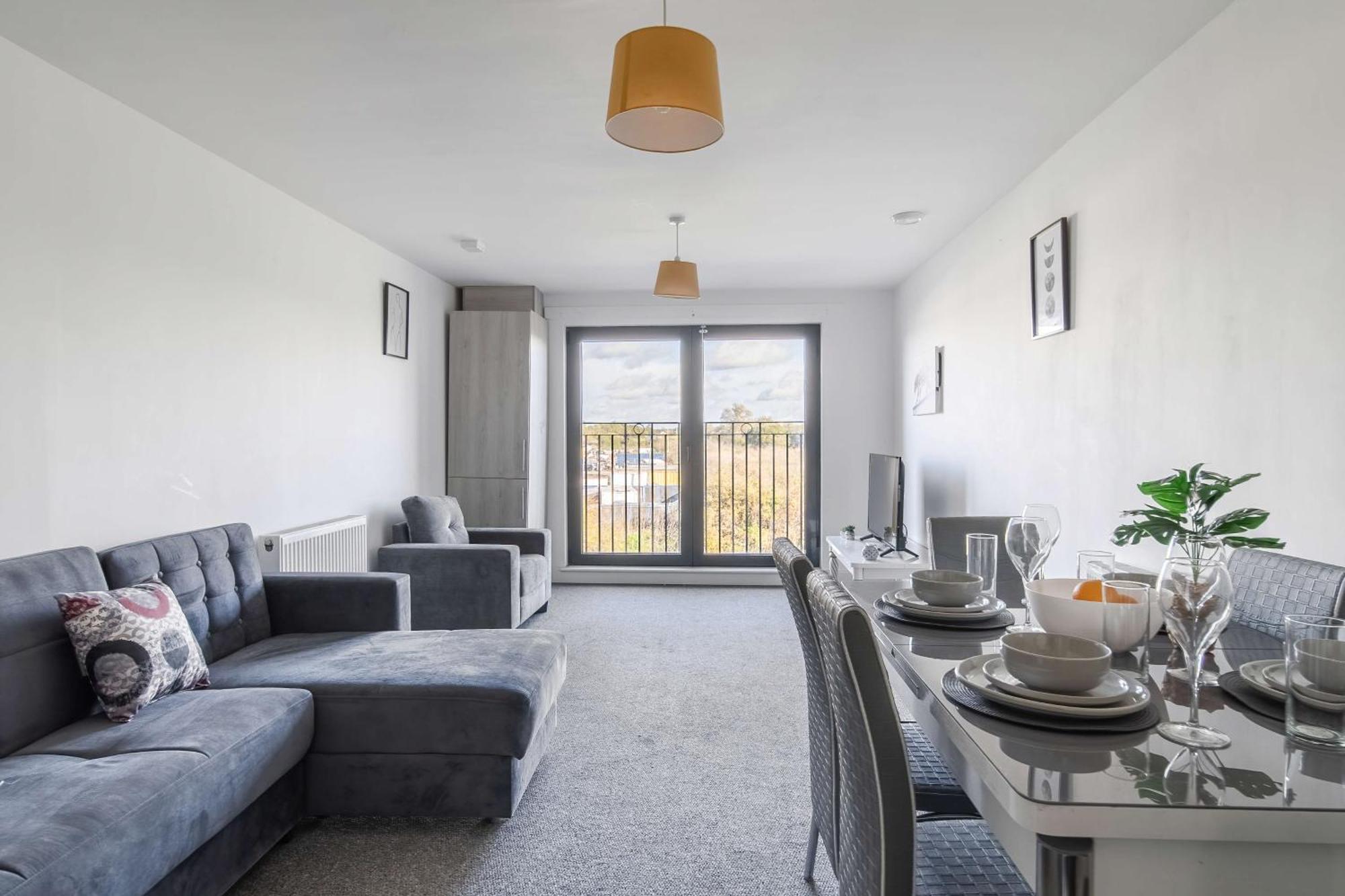 Affordable 1 & 2 Bed In Slough, Great Heathrow Location Apartment Colnbrook