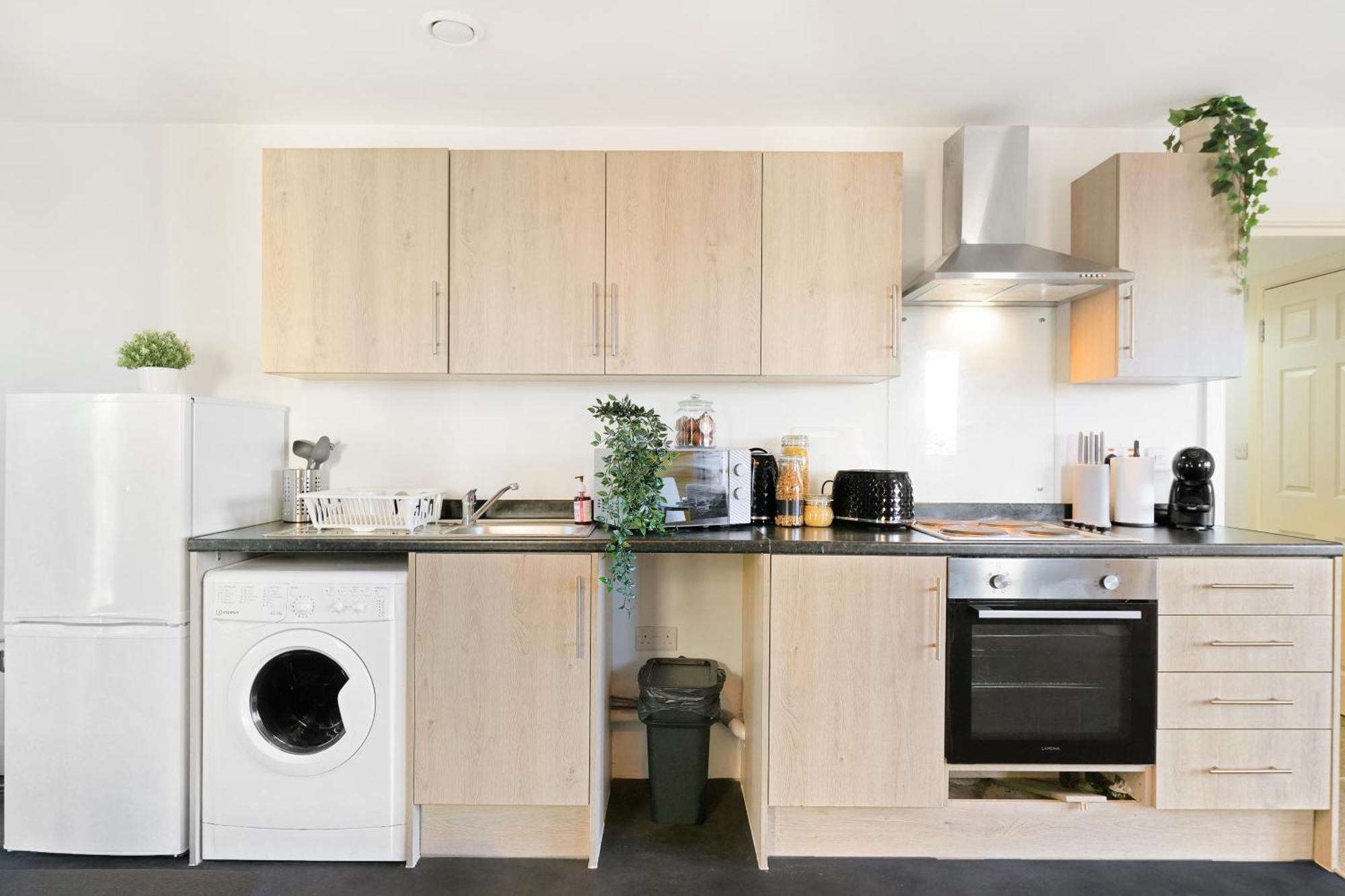 Apartment Affordable 1 & 2 Bed In Slough, Great Heathrow Location Colnbrook