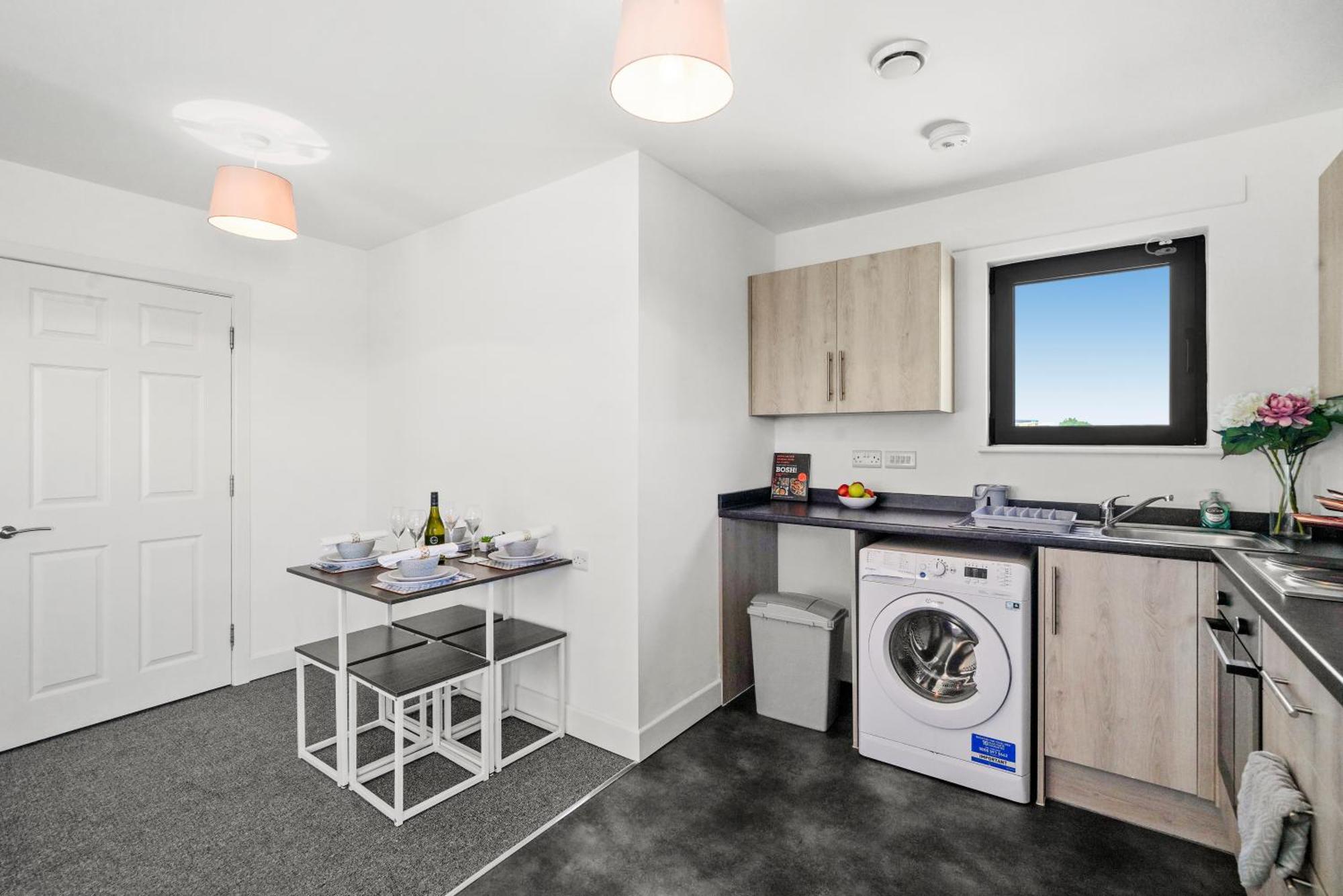 Affordable 1 & 2 Bed In Slough, Great Heathrow Location Apartment